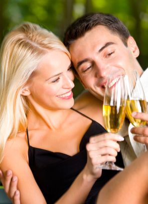 Couple-Drinking-Wine1.jpg